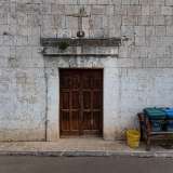 Sulla sinistra � anche presente la piccola chiesa dedicata a Santa Maria del Rosario, contraddistinta da un piccolo portone in legno sovrastato da un crocifisso